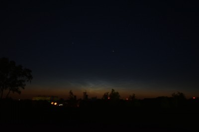 23:45 MESZ<br />Azimut vom Hauptfeld : 335 - 355,<br />Höhe: bis 5°