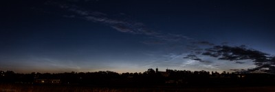 Aufnahme über den Elbschlössern, 51.06035°N 13.78614°E; <br />gegen 01:30 UTC, Azimut 005°-080°, Helligkeit ca. 2-3, Höhe bis 12° (Panorama 2,5x 18mm F3,5 2 Sek ISO 100)