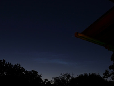 23:12 MESZ, Sonne -10.6°, Helligkeit 2, Az. 333 - 353°. Höhe im linken Teil bis 13°, im rechten Teil bis 11°