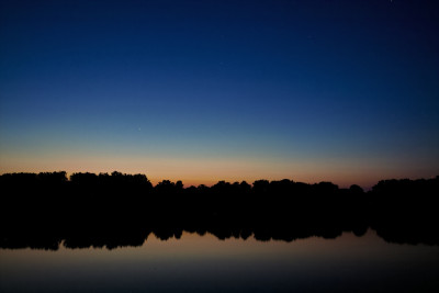 2023_06_19M_0259MESZ_SD9_14mmf2_Neustrelitz_GlambeckerSee_Morgendaemmerung_11467_2023Ad04_JPGooDT_1400x933pix.jpg