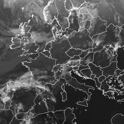 Abb. 1: Satellitenbild (Infrarot) vom 08.06.2024, 00:45 UTC (= 02.45 MESZ).<br />Quelle: https://wetterzentrale.de/, lizenziert unter https://creativecommons.org/licenses/by-nc/4.0/ .