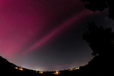10 s / ISO 2000<br />Blick Richtung SO.Ein leuchtendes Band zieht sich quer über den Himmel