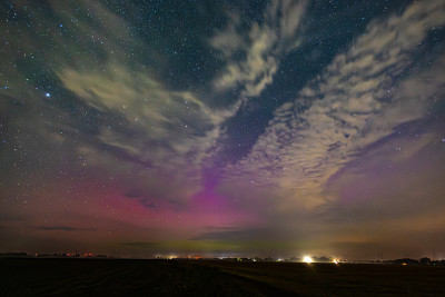 01:10 UTC, fotografisch mit grünem Anteil