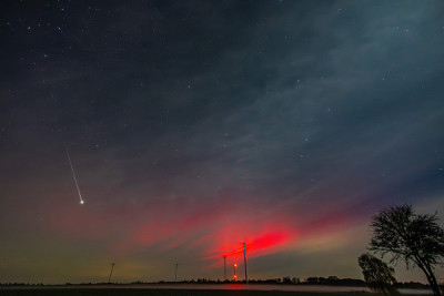 IMG_0717_k.jpg (173.66 KiB) 3889 mal betrachtet 1:58 UTC, Meteor und Polarlicht (deutlich visuell)