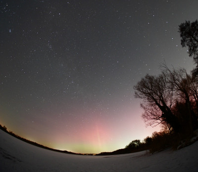 Polarlicht 11.1.26, 00:15 MEZ, vom zugefrorenen See aufgenommen