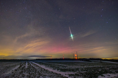 22:48 UTC: fotografisch mit Feuerkugel